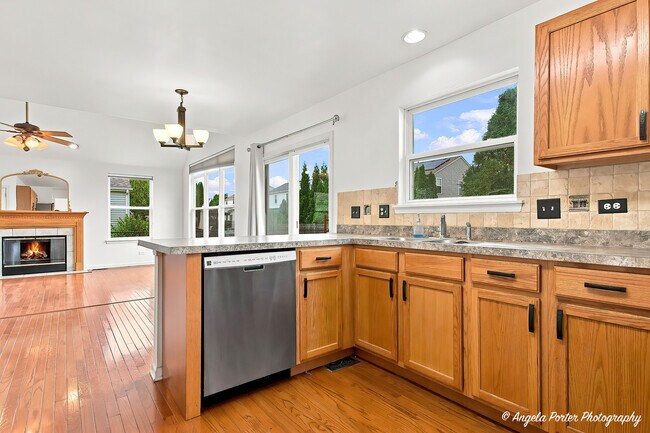 Building Photo - 10570 Wing Pointe Dr