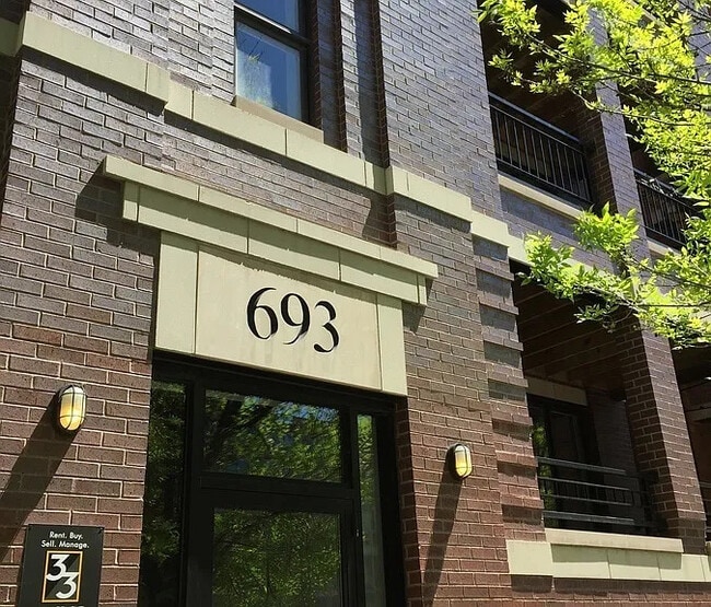 Primary Photo - 693 N Peoria St