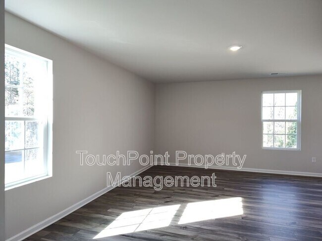 Building Photo - 3247 Crawford Ave