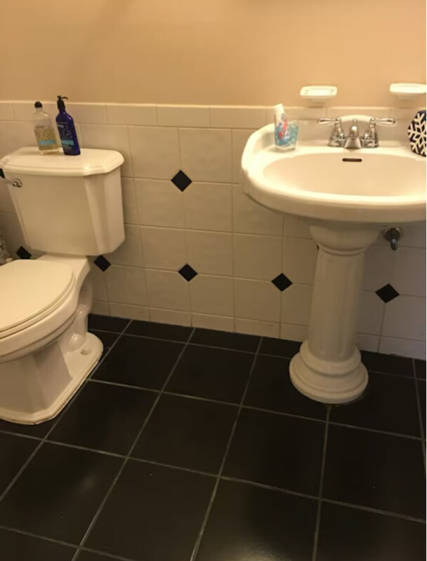 Building Photo - 10250 Prince Pl