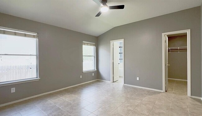Building Photo - 906 Mammoth Ct