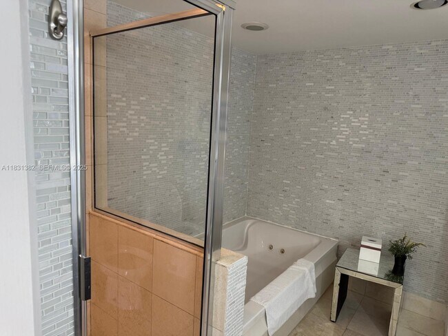 Building Photo - 17375 Collins Ave