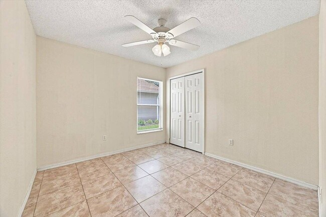 Building Photo - 2393 Paulette Dr