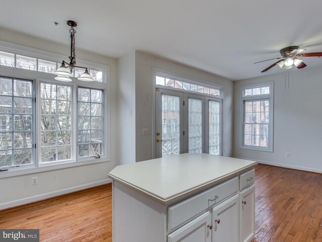 Building Photo - 701 Fitzhugh Way