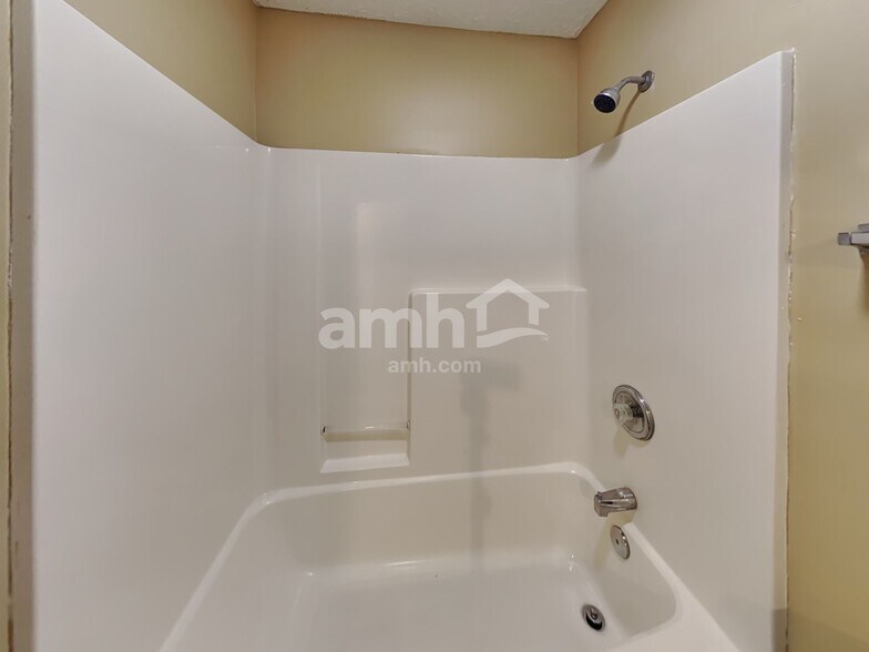 Building Photo - 544 Windy Rd