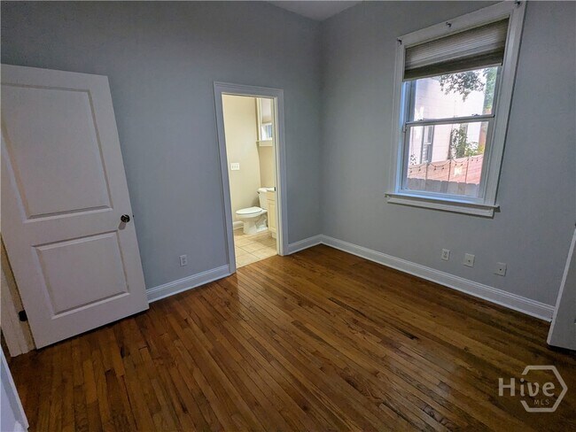 Building Photo - 305 E Duffy St