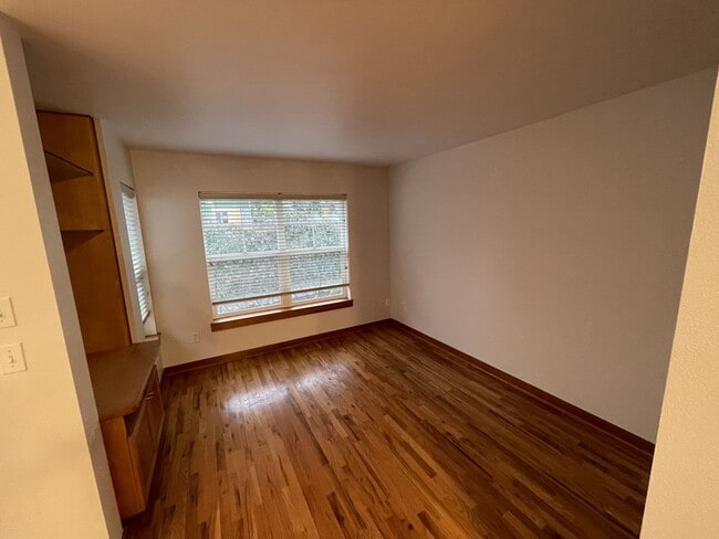 Building Photo - Wedgwood Townhome