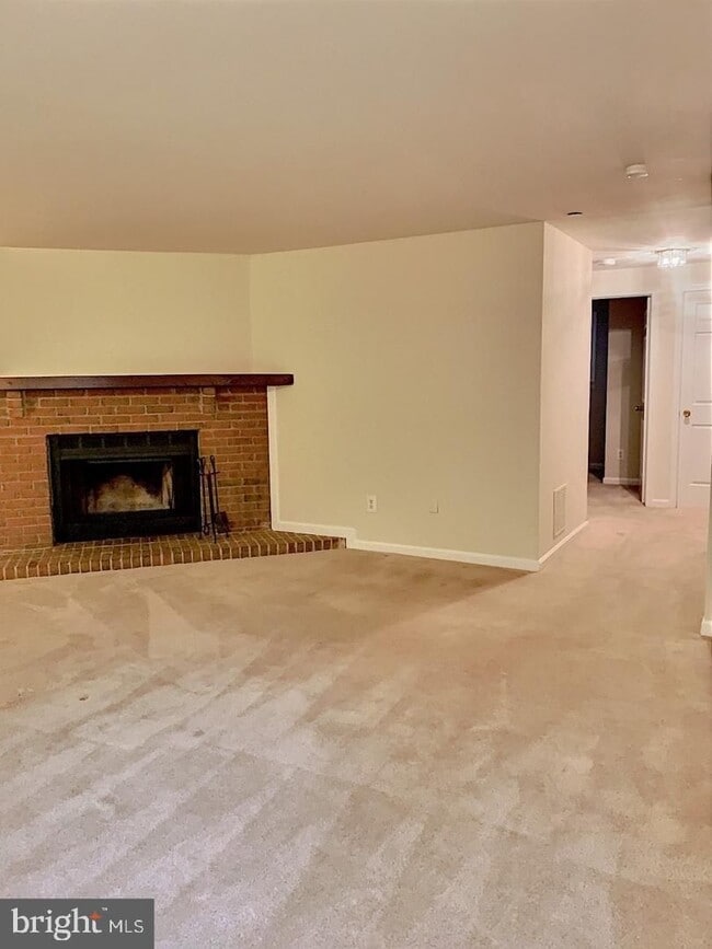 Building Photo - Welcome to this beautifully maintained brick end residence in the heart of Falls Church, where co...