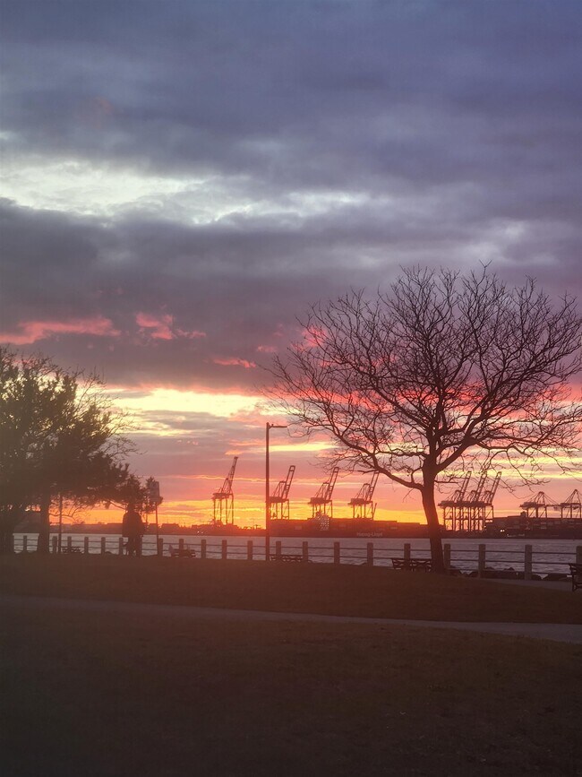 Building Photo - 120 W 44th St