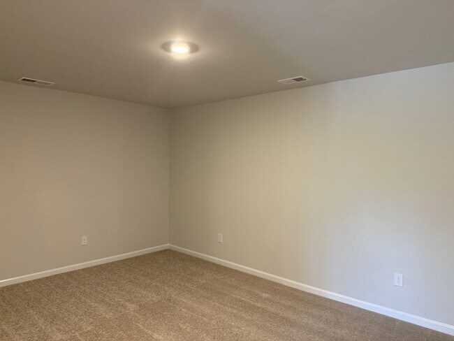Building Photo - 1033 Arborwood Ln SW