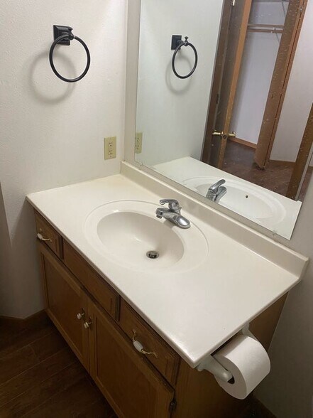 Building Photo - 106 5th Ave S