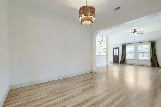 Building Photo - 13620 Glen Mark Dr