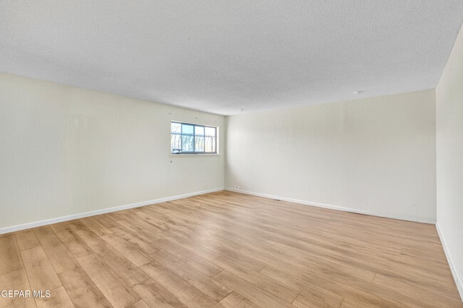 Building Photo - 2153 Trawood Dr