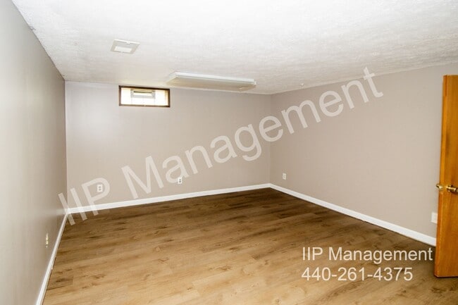 Building Photo - 840 E 332nd St