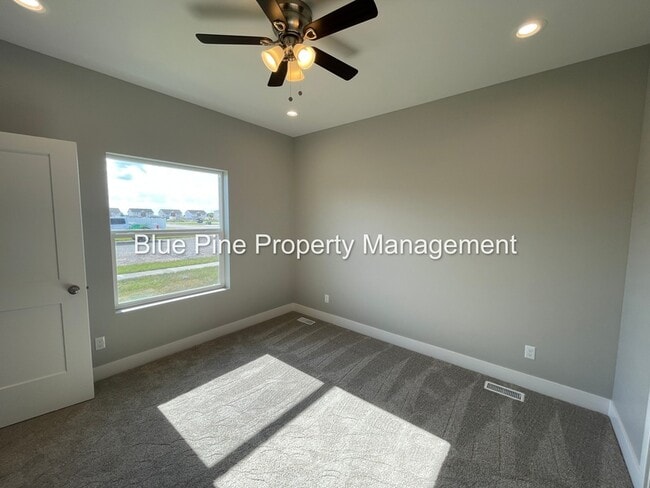 Building Photo - 5844 Wildrose Ave