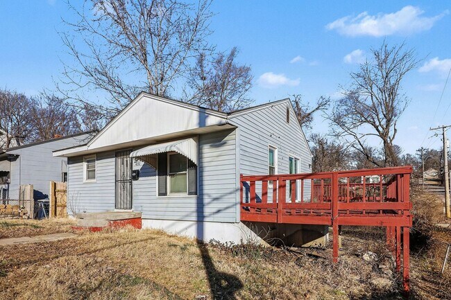 Building Photo - Beautiful 2 Bedroom 1 Bathroom house in Kansas City!