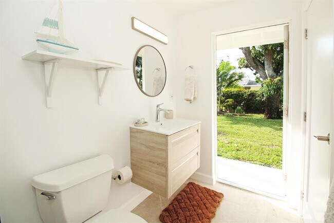 Building Photo - 221 Princeton Dr