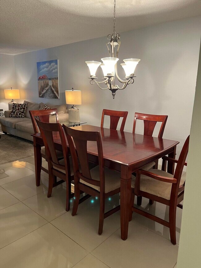 Building Photo - 3776 Inverrary Blvd