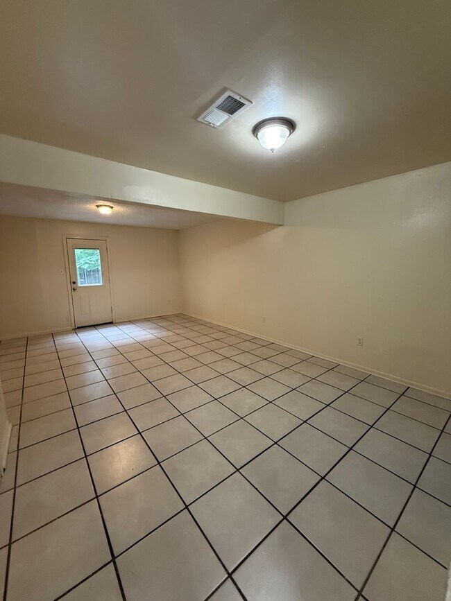 Building Photo - 8717 Granite Dr