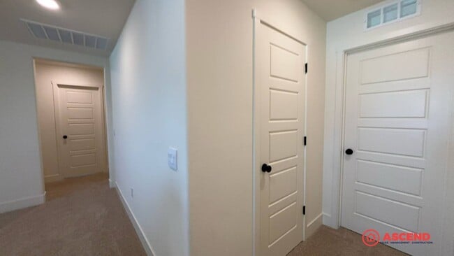 Building Photo - Lovely Home Near Frontier Highschool!