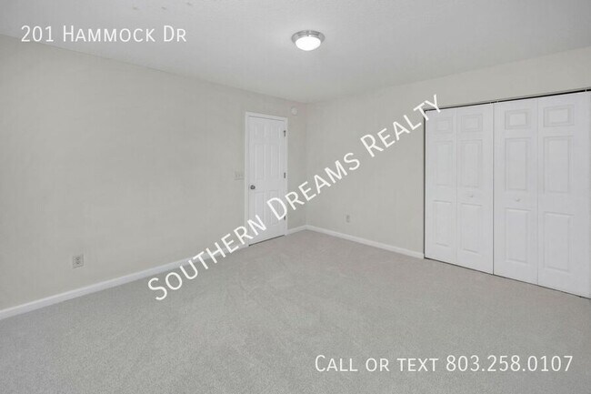 Building Photo - 201 Hammock Dr