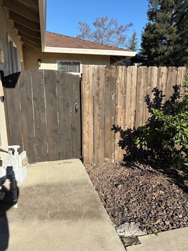 Building Photo - 47 Shari Ln