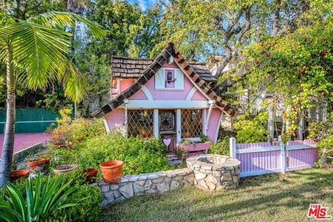 Building Photo - 829 Whittier Dr