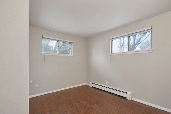Building Photo - 241 Elmwood Dr
