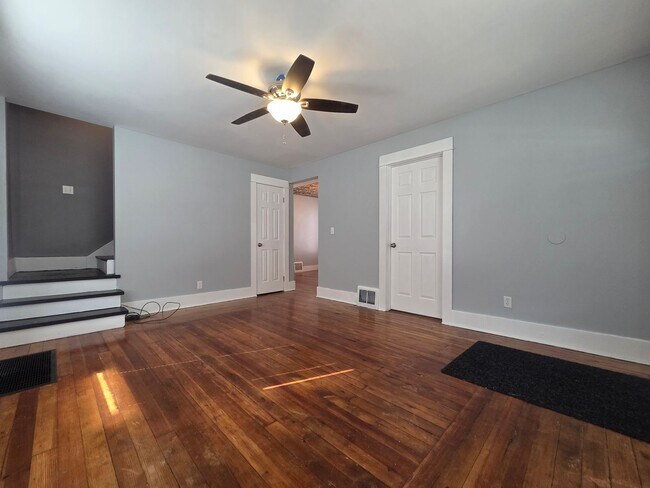 Building Photo - Updated 4-Bedroom, 2-Bath Home in Benton Harbor