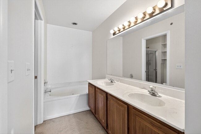 Building Photo - Creekside 1st floor unit Showing Saturday 2/7 10am-10:15am