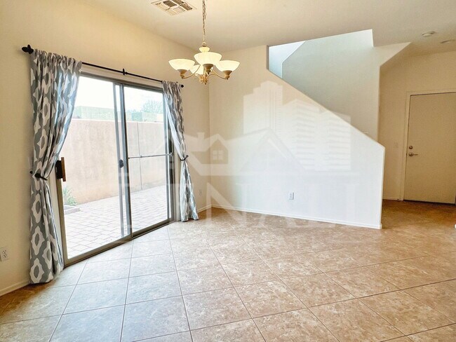 Building Photo - 113 E Palomino Dr