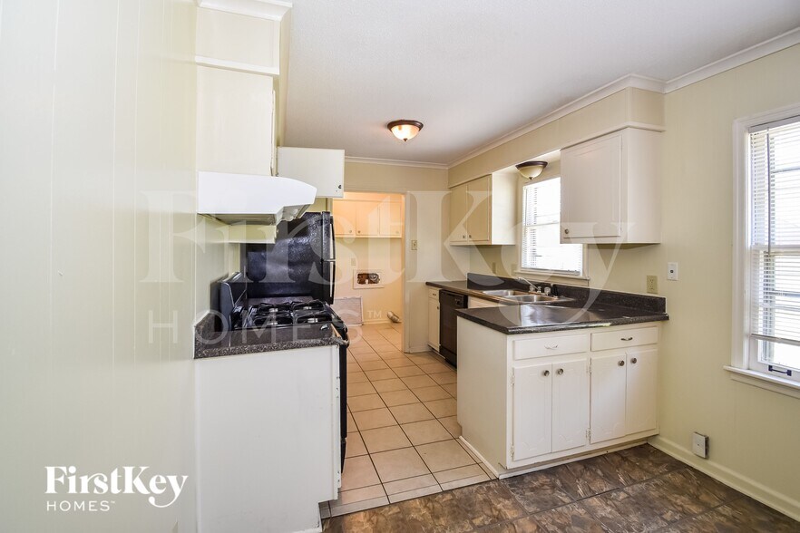 Building Photo - 2905 Kenneth St