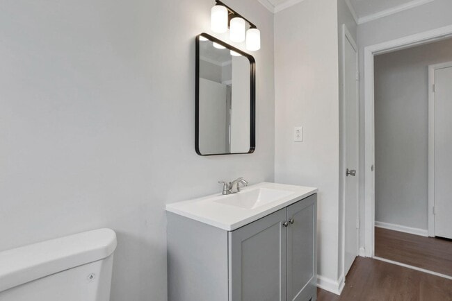 Building Photo - 3150 Vauxhall Dr