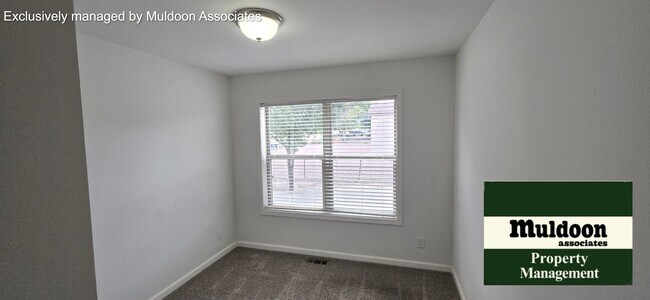 Building Photo - 151 E Jerome Dr