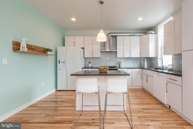 Building Photo - 3039 Baltz St