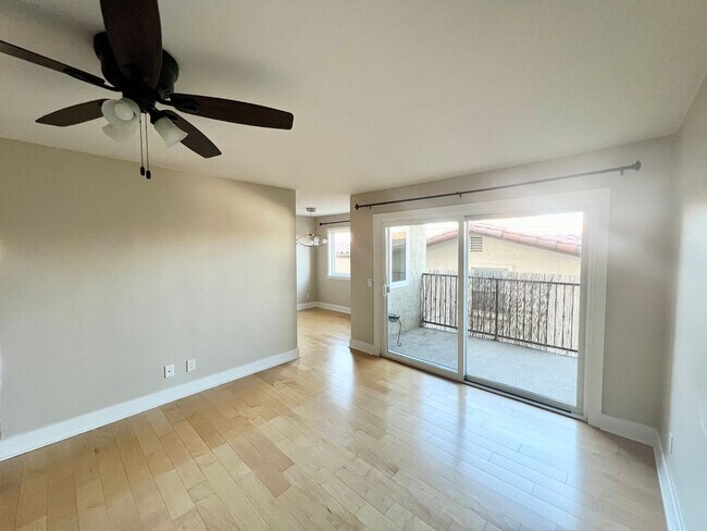 Building Photo - Modern 2BR/2BA Hillcrest Condo with Private Balcony & Amenities