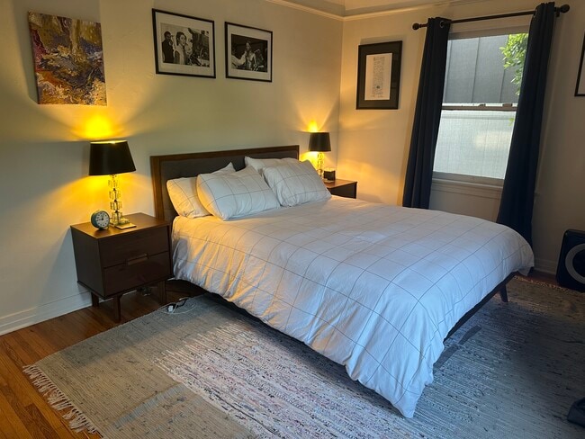 master bedrooom - 618 N La Jolla Ave