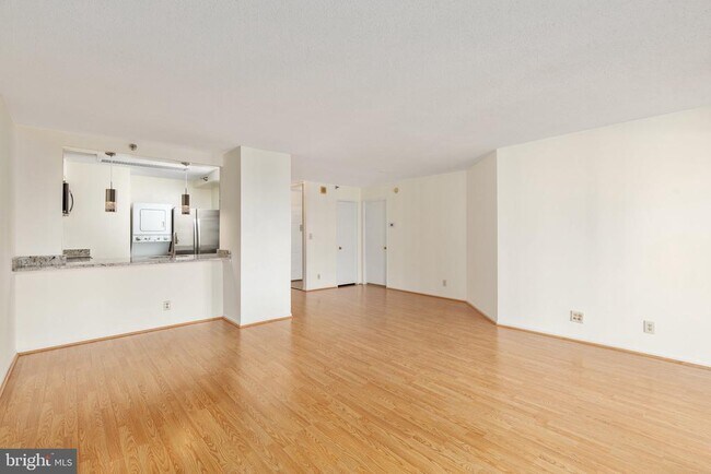 Building Photo - 900 N Stafford St