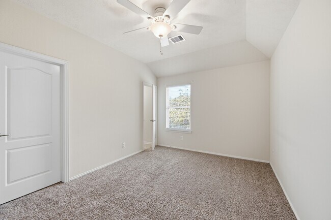 Building Photo - 2117 Rushing Spring Dr