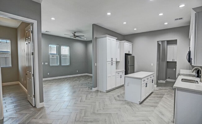 Building Photo - CALVADA VALLEY U3 - Galaxy Street