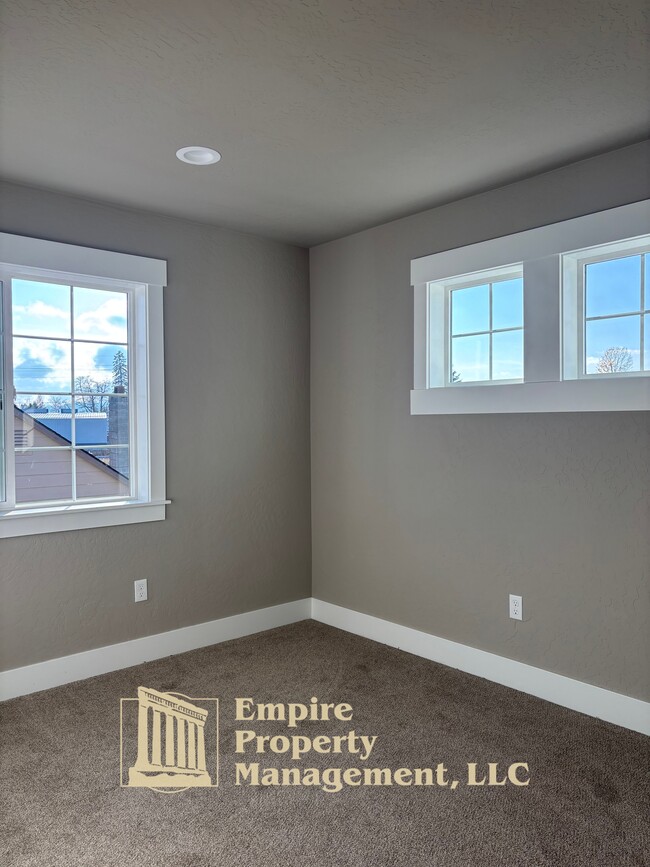 Building Photo - 1656 Irvine Wy