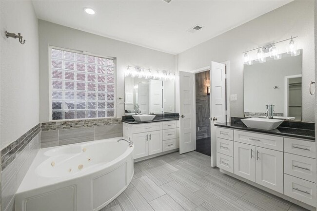 Building Photo - 5506 Langhorne Ct
