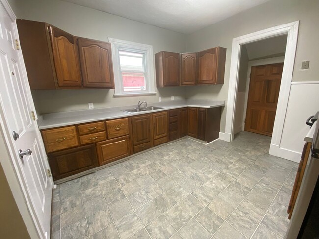 Building Photo - 2 Bed 1 Bath  Close to UD