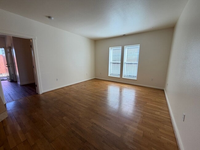 Building Photo - 3 Bedroom 2 bath single family house