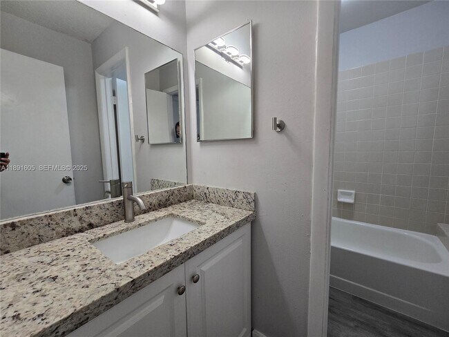 Building Photo - 1024 S Independence Dr