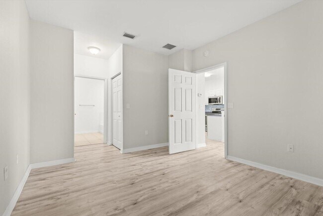 Building Photo - 559 SE Prescott Pl