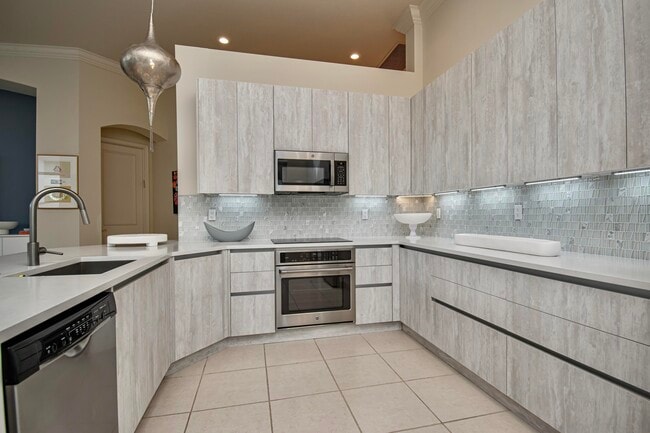 Building Photo - 7916 Montecito Pl