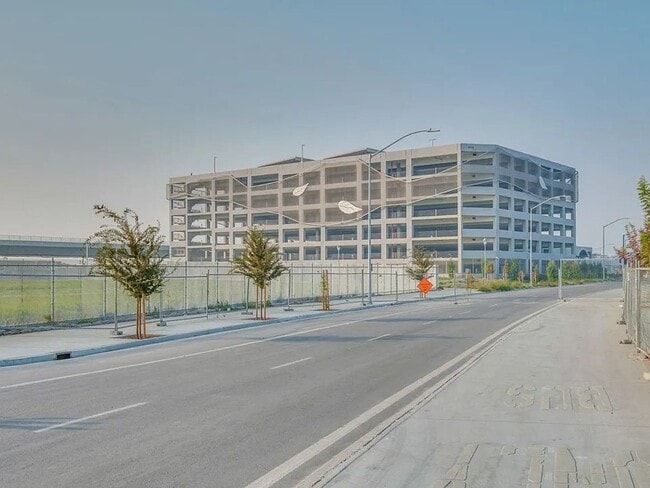 Building Photo - SAN JOSE-beautiful  townhome with tandem two car garage, newer construction