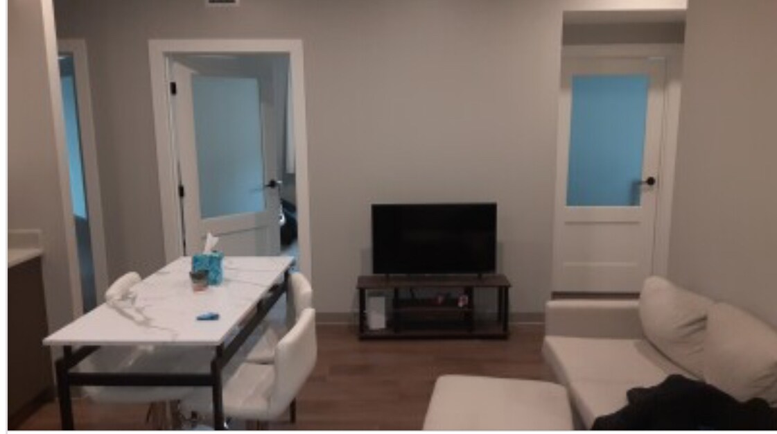 Building Photo - 104 Hemenway St