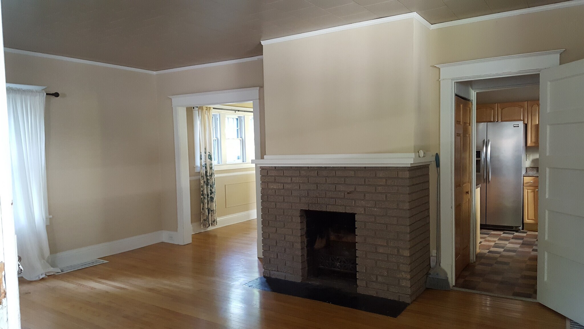 Living room (fireplace NOT usable) - 1005 1st St SW